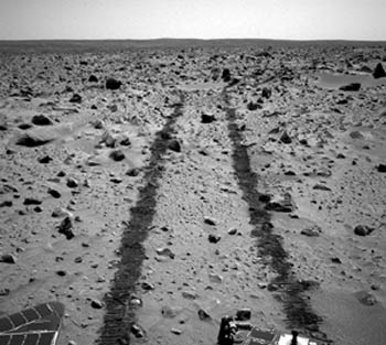 رد چرخهای کاوشگر اسپیریت -- عکس: ناسا/ جی.پی.ال