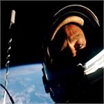 فضانورد پیشین ناسا: نخستین سلفی در فضا را من گرفتم
