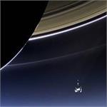 عکس زمین که کاسینی از فاصله ۱.۵ میلیارد کیلومتری گرفت